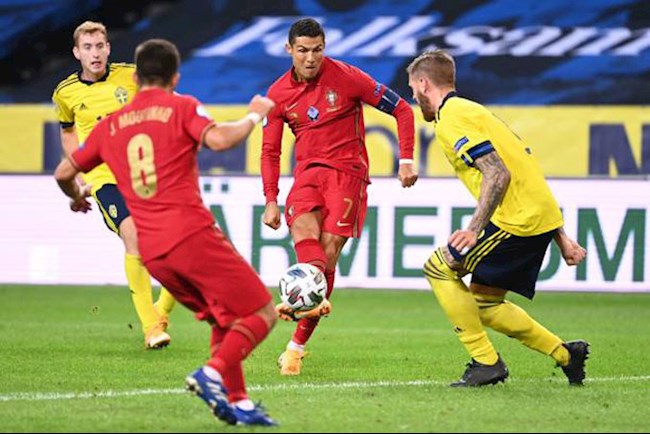 Fernandes khen Ronaldo: “Ronaldo có thể kết liễu mọi trận đấu!”